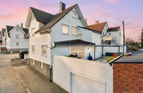 Stavanger Apartment | Apartamento de 2 quartos no último andar no centro + estacionamento gratuito