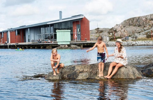 Skaerhamn Apartment | Apartment in Skärhamn within walking distance to the beach SE09138