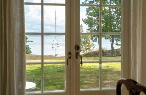 Vaxholm House | Archipelago cottage with private pier near Vaxholm