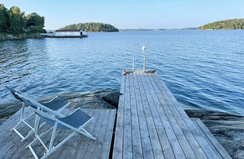 Vaxholm House | Archipelago cottage with private pier near Vaxholm