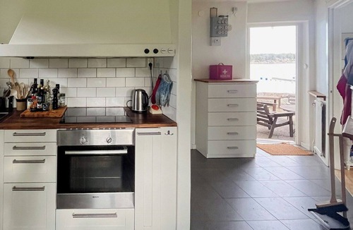 Akersberga House | Archipelago home with garden and private dock