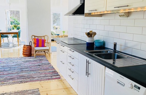 Varmdo Cottage | Archipelago house near the sea on Djurö