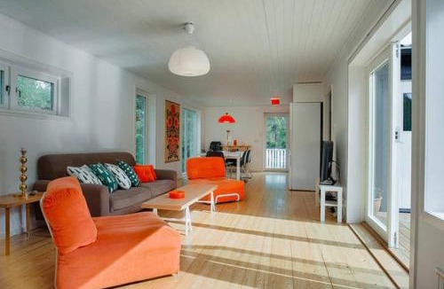 Djurhamn House | Archipelago-house with pool, boat and bikes