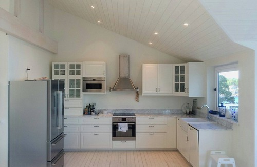 Varmdo House | Archipelago house with pool and sauna by the sea