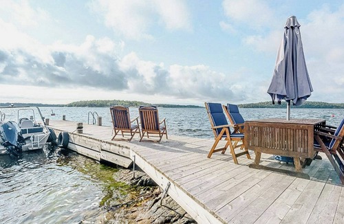 Varmdo House | Archipelago with dock close to the sea