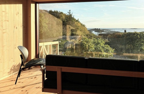 Farsund House | Architect-designed cabin with sea view in Loshavn
