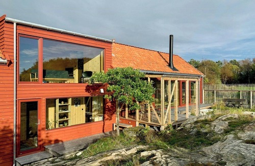 Farsund House | Architect-designed cabin with sea view in Loshavn