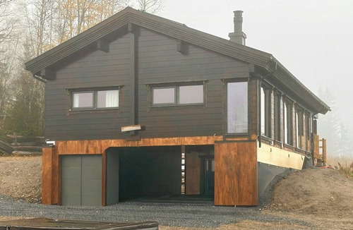 Lunner House | Architect-designed log cabin by Myllavannet