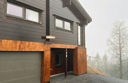 Lunner House | Architect-designed log cabin by Myllavannet