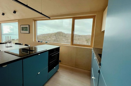 Stokkoya House | Architect drawn cabin with sea view at Stokkøy