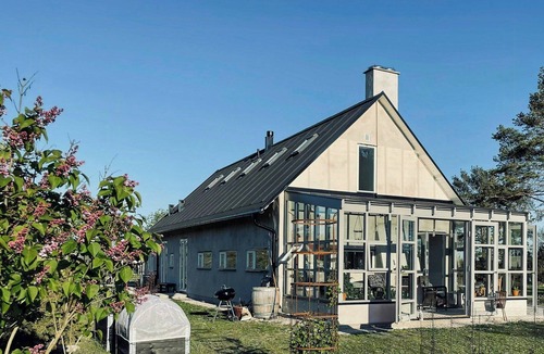 Burgsvik House | Architect house with conservatory in Sudret
