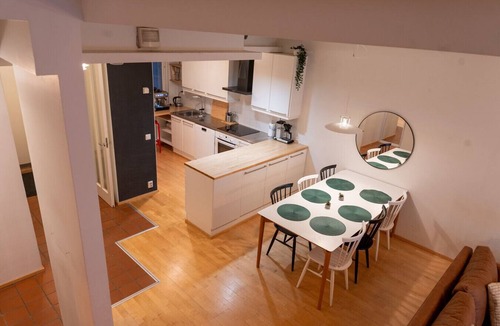 Keskinen District Villa | Architectural townhouse with sauna and patio