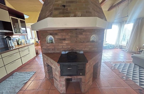 Northern Stockholm County Villa | Architectural Villa with 3 Fireplaces, Countryside