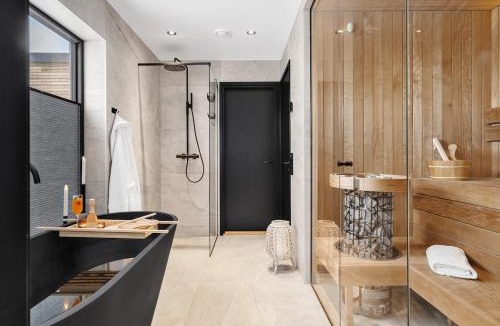Vagan House | Arctic aurora lodge with jacuzzi and sauna