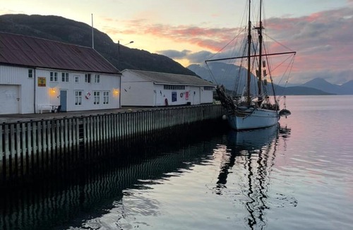 Lødingen Apartment | Arctic Seaview, second floor