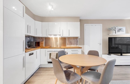 Tromso Apartment | Arctic View Apartment – Northern Lights & City Panorama
