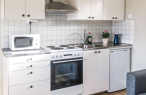 Mjovik House | Are you ready for a vacation for four in this functional charming cottage?