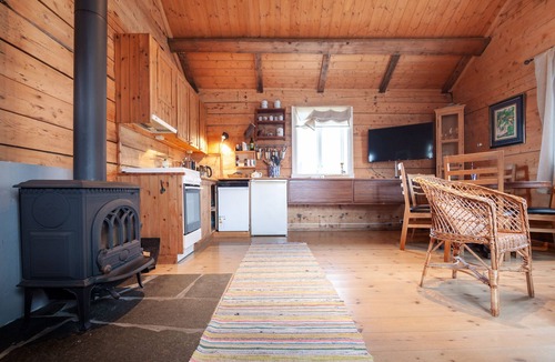 Moskenes Cabin | Aronbua - Valen Cabins