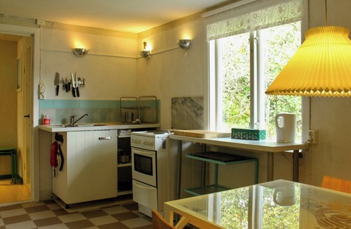 Broby Apartment | Artist's apartment by Helge River in Skåne