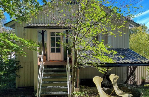 Broby Apartment | Artist's apartment by Helge River in Skåne