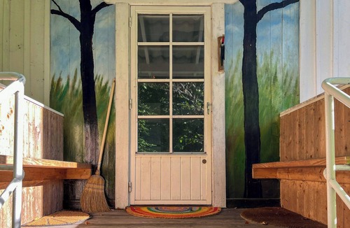 Broby Apartment | Artist's apartment by Helge River in Skåne