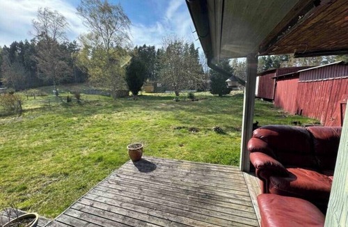 Dorarp Villa | Ateljé i villa Dörarp stort rum och uteplats