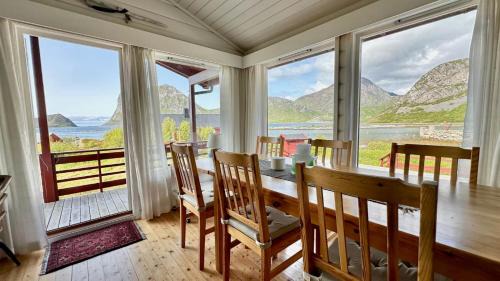Vestvagøy House | Atlantic Shoreline Cabin