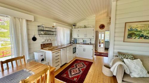 Vestvagøy House | Atlantic Shoreline Cabin