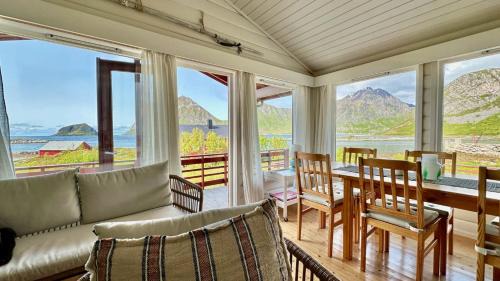 Vestvagøy House | Atlantic Shoreline Cabin
