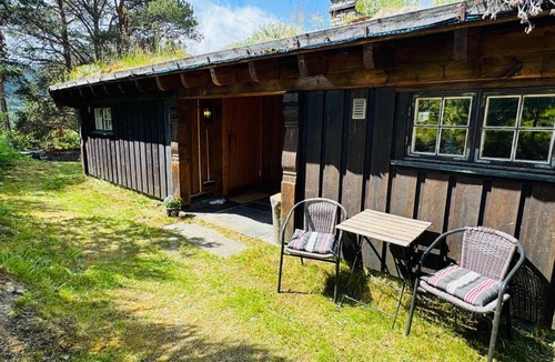 Lesja House | Atmospheric cabin by Lesjaskogsvatnet