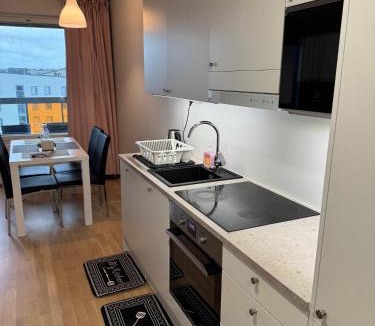 Itainen District Apartment | Aurinkolahti Modern Apartment close to nature - Heated EV Parking Balcony