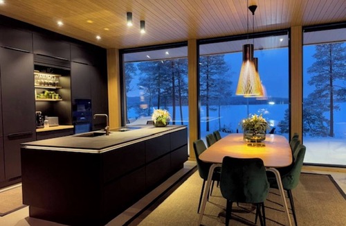 Rovaniemi Cottage | Aurora Lake Villa with Hot Tub
