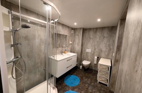 Tromso House | Aurora rooms in shared apartment nr2 We are doing privet Northen lights trips, reindeer trip and Fjord sommaroy trip