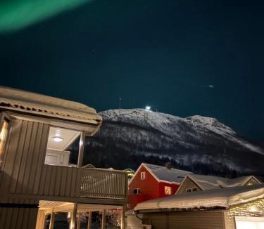 Tromsdalen Apartment | Aurora Stay - Cathedral and Cablecar view