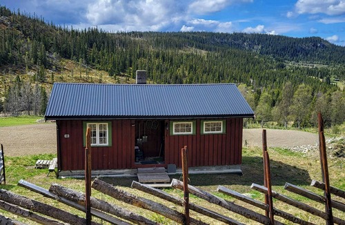 Hundorp House | Authentic cabin on a scenic plot