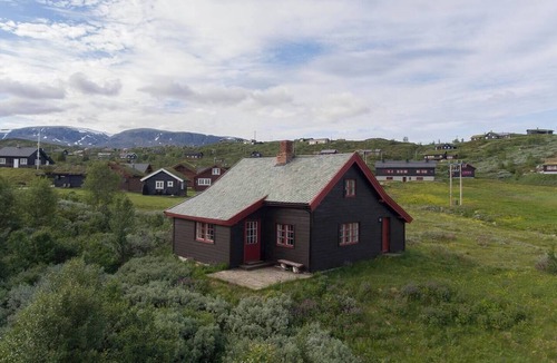 Ustaoset Cabin | Authentic norwegian cabin by Hallingskarvet