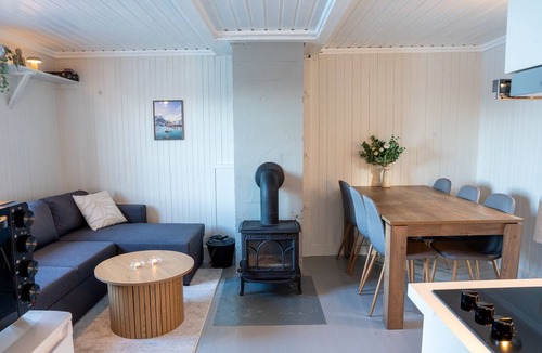 Stamsund Cottage | Authentic rorbu by the sea