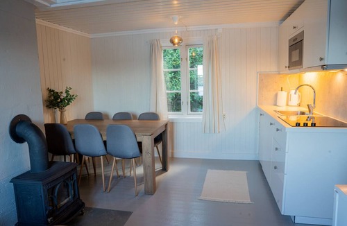 Stamsund Cottage | Authentic rorbu by the sea