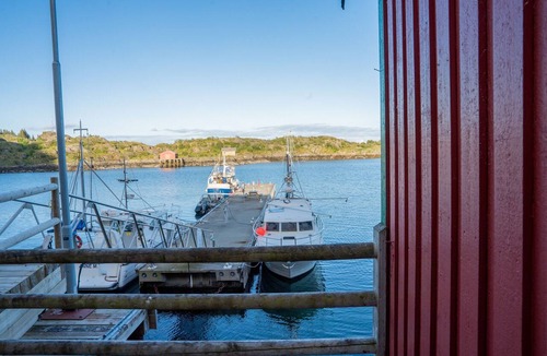 Stamsund Cottage | Authentic rorbu by the sea