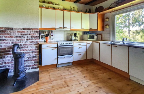 Asljunga House | Awesome home in åsljunga with kitchen