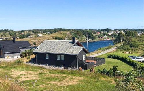 Radoy House | Awesome Home In Bøvågen With House Sea View