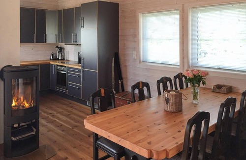 Radoy House | Awesome home in Bøvågen with house sea view