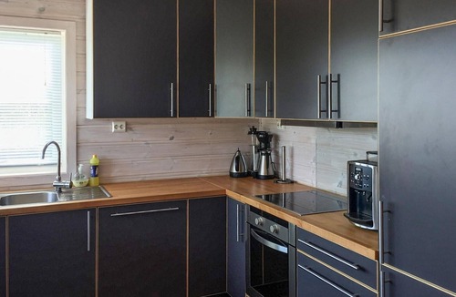 Radoy House | Awesome home in Bøvågen with house sea view