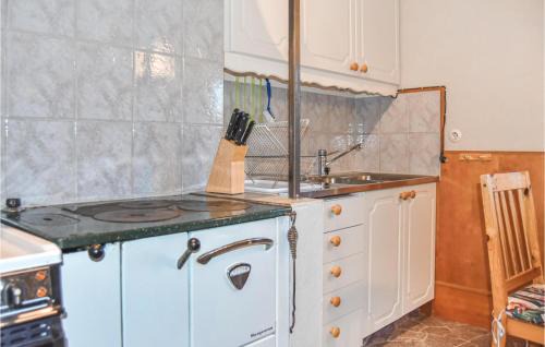 Tanum O House | Awesome Home In Bullaren With Wifi