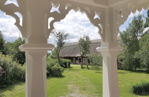 Broddetorp House | Awesome home in Falköping with kitchen