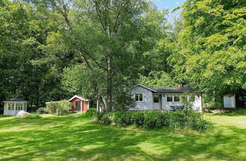 Fjalkinge House | Awesome home in Fjälkinge with kitchen