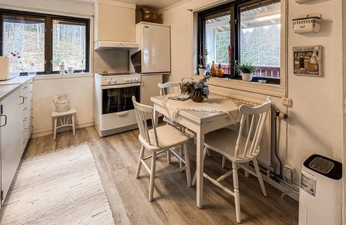 Boras Municipality House | Awesome home in Fristad with WiFi