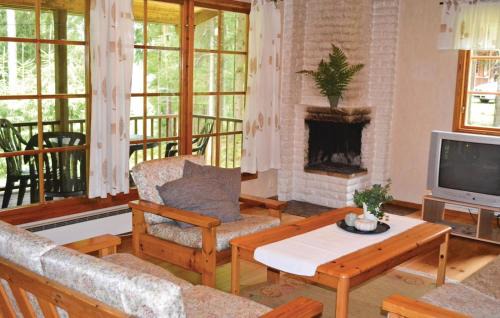 Vathult House | Awesome Home In Gislaved With Lake View