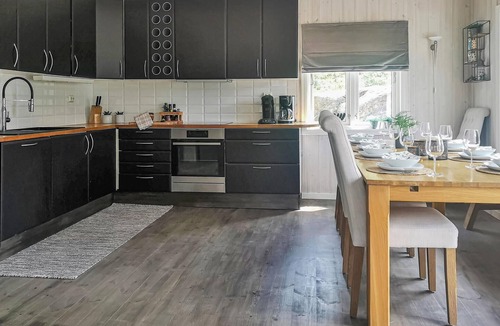 Suldal House | Awesome home in Hebnes with house sea view