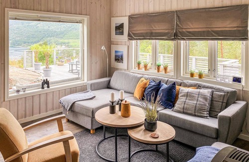 Suldal House | Awesome home in Hebnes with house sea view